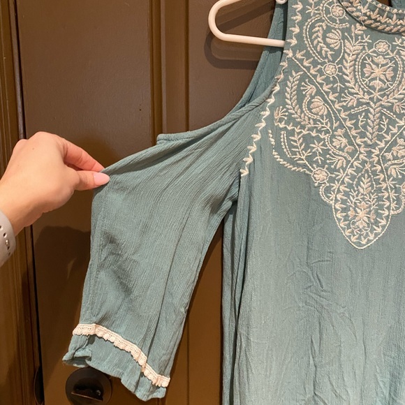 Cold Shoulder Xhilaration top from target - Picture 4 of 5